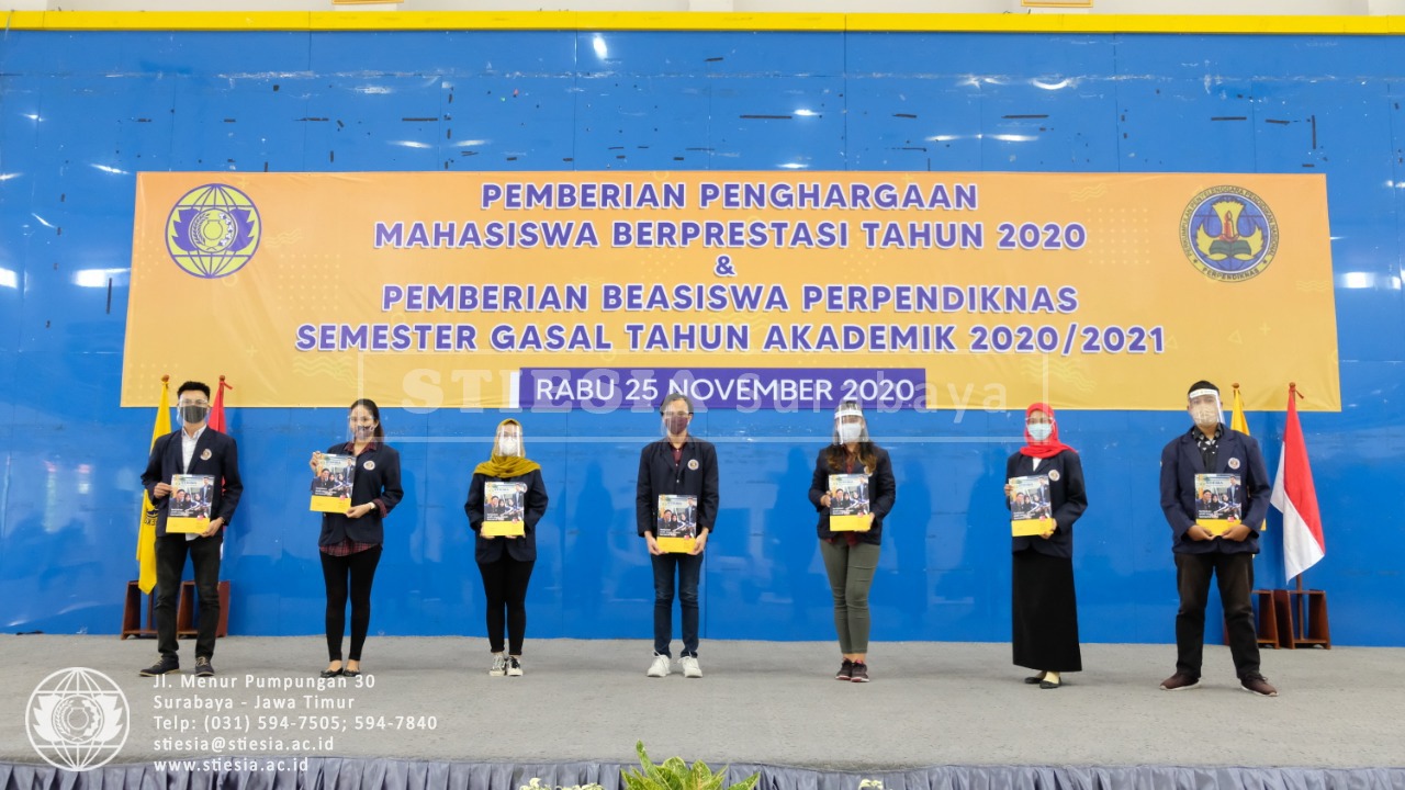 Pemberian Penghargaan Mahasiswa Berprestasi Tahun 2020 dan Pemberian